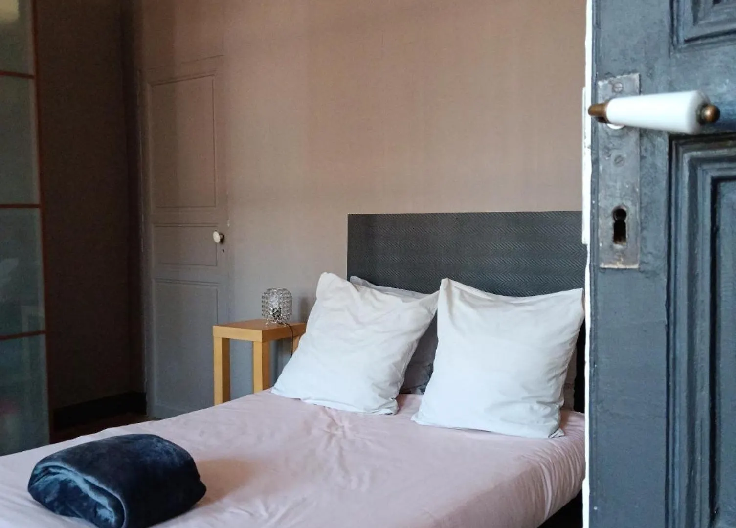 Artbnb Lezat-sur-Leze Rum i privatbostad